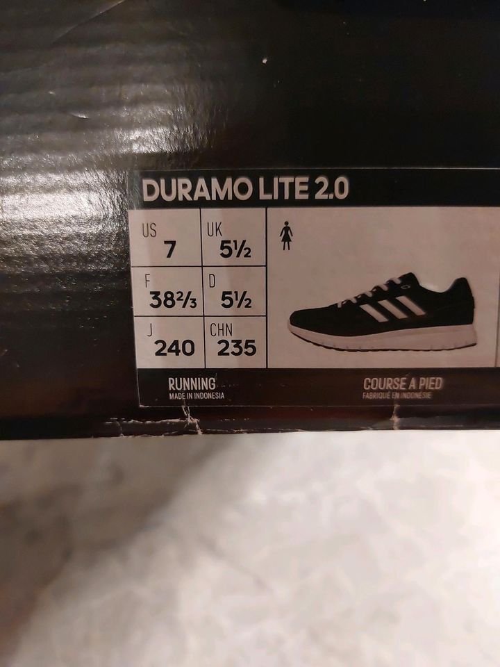 Sneaker von Adidas Größe 38 2/3 in Schiffweiler