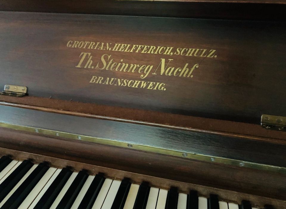Klavier Grotrian-Steinweg BJ. 1899-1900 in Regensburg