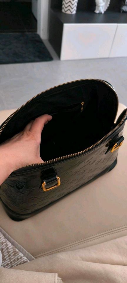 schwarze damen Lack Tasche modern in Winnenden