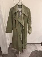 Trenchcoat / Mantel Grün Mango Gr. XS (ungetragen mit Etikett) Niedersachsen - Stuhr Vorschau