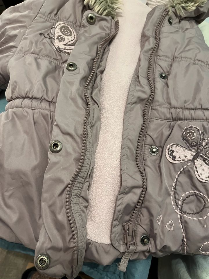 Next Jacke Übergang/Frühjahr Fellkapuze rosa Mantel Größe 98 in Zudar