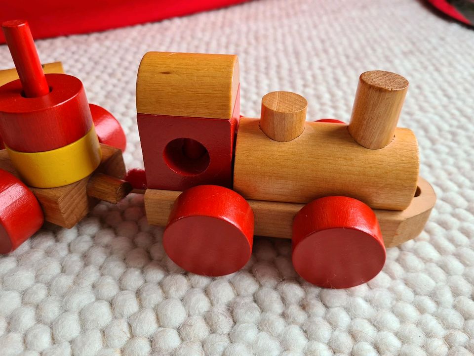 Antike Holzeisenbahn Babyspielzeug Kleinkinder in Ingolstadt