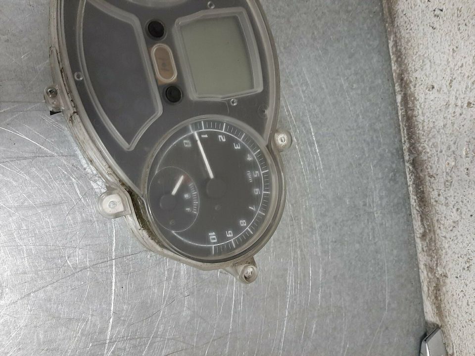 TACHOMETER - PIAGGIO MP3 LT 400 km stand  60045  2266 in Düren