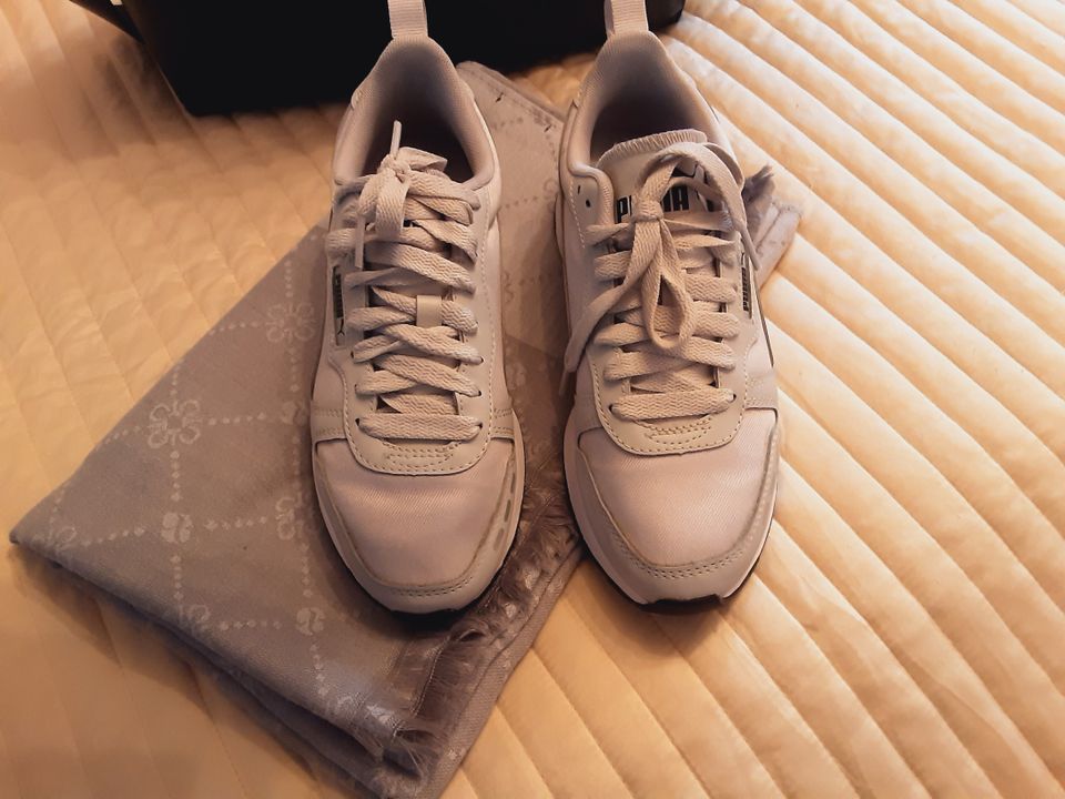 PUMA-Sneaker, R78, Größe 38, unisex, grau/metallic, neu in Hemmingen