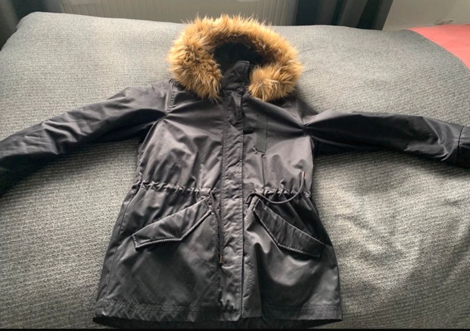 Damen Winterjacke Parka Anorak H&M schwarz Kapuze Fell Größe M in  Brandenburg - Luckau | eBay Kleinanzeigen ist jetzt Kleinanzeigen