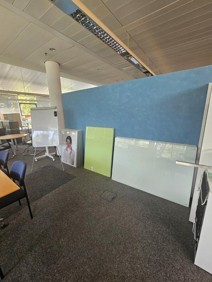Abverkauf Lagerauflösung Büromöbel Möbel Büro Lagerverkauf in Hallbergmoos