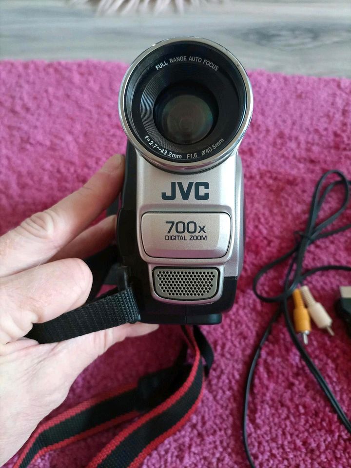 JVC Kamera in Hosenfeld