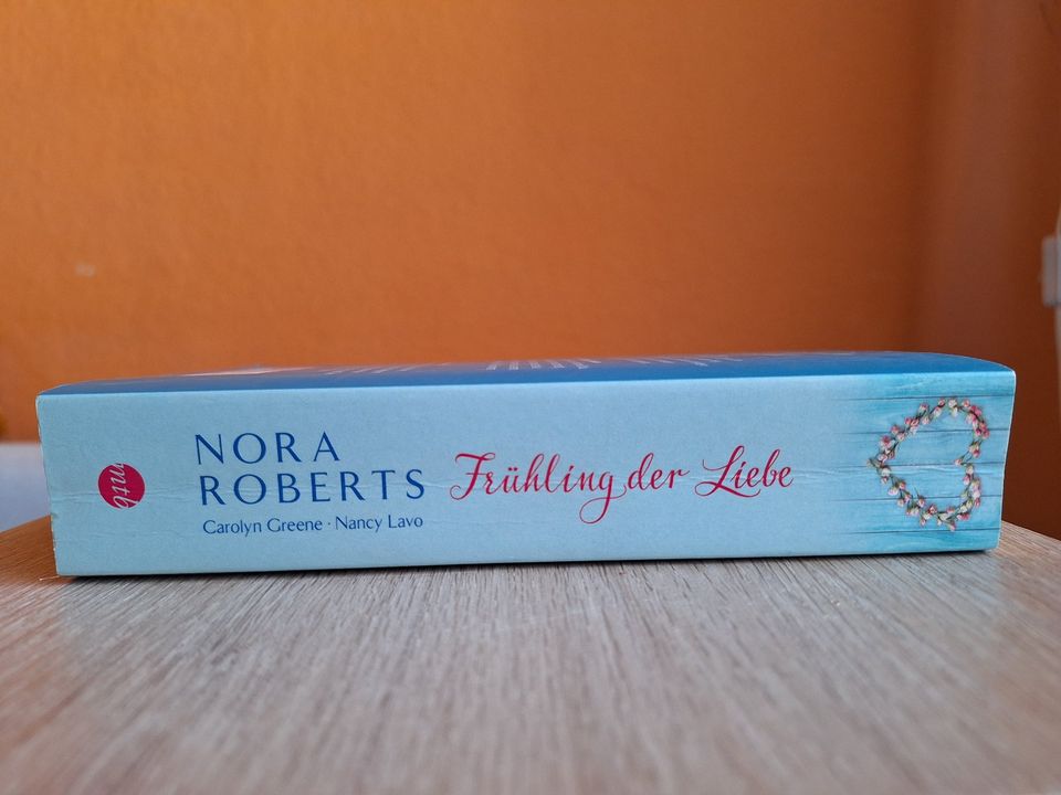 3 Romane im Band "Frühling der Liebe" von Nora Roberts u. andere in Bad Dueben