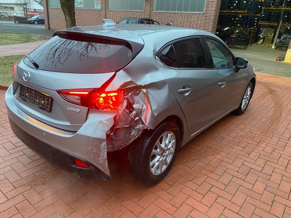 Mazda 3 Lim. Center-Line Skyactiv SHZ in Schloß Holte-Stukenbrock