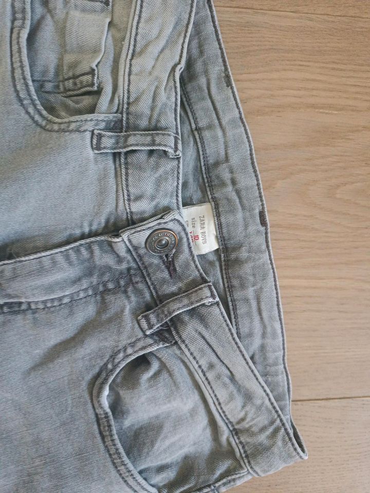 3 Hosen Gr 152 Jeans in Bad Oeynhausen