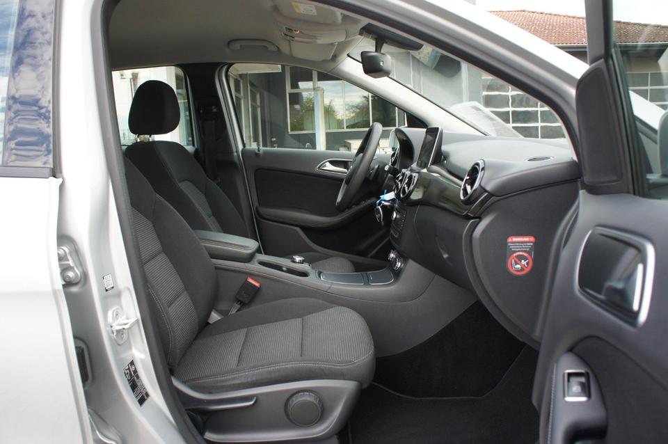 Mercedes-Benz B 180 7G-DCT Sports Tourer *LED*PDC*SHZ*KLIMA* in Dresden