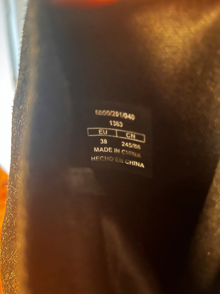 Schwarze Overknee Stiefel von ZARA in Freiburg im Breisgau