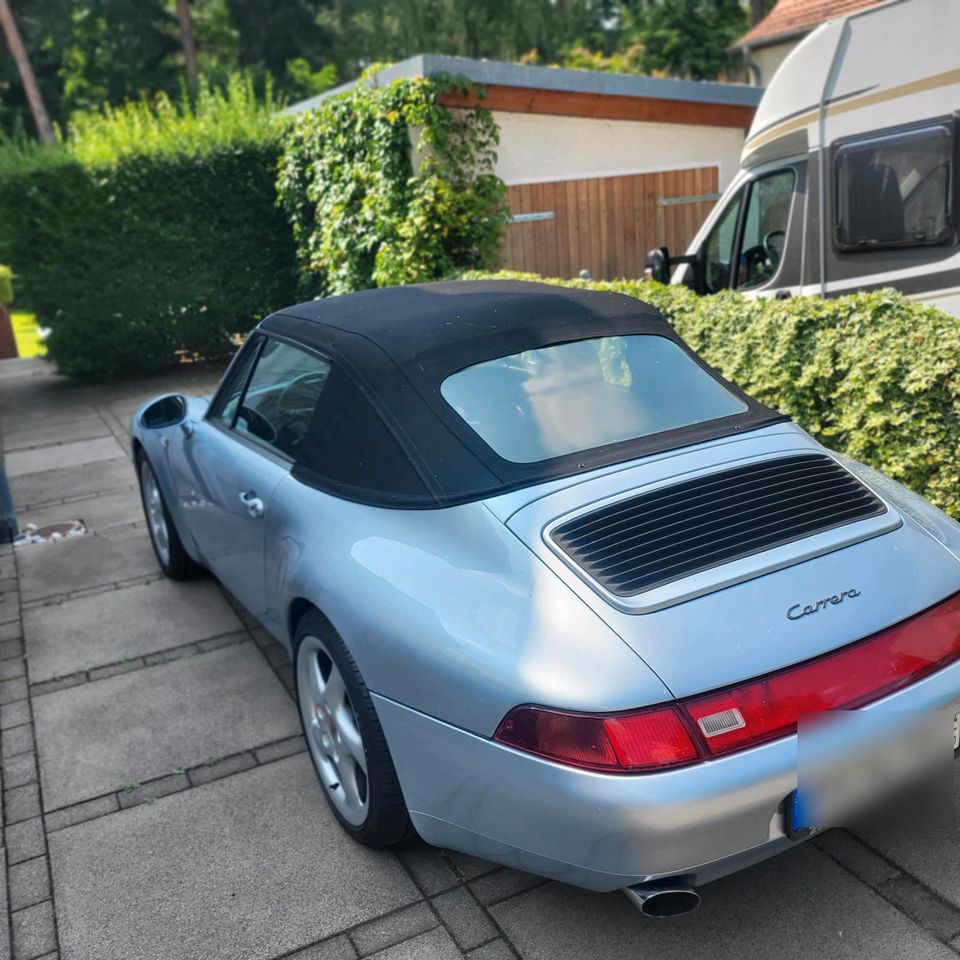 Porsche 911 Cabriolet Typ 993/Carrera 2 in silber/schwarz BJ 1994 in Kleinmachnow