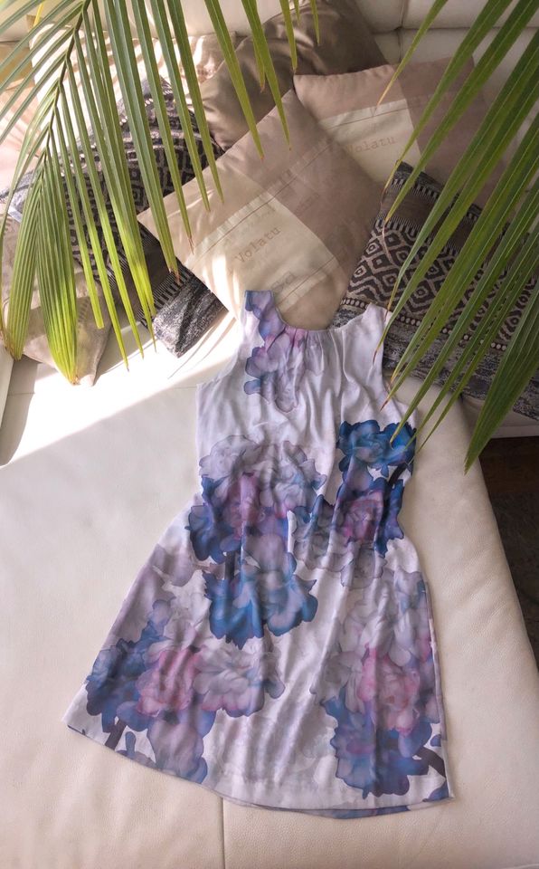 Sehr schönes Sommerkleid florales Design Pastellfarb. 38-40 w.NEU in Poing