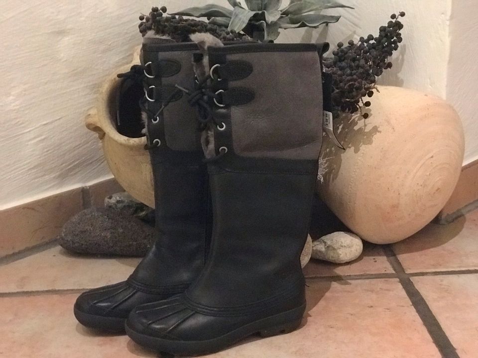 Neue schwarze UGG Belcloud Lammfell/Leder Gr. 36 in Essen-Margarethenhöhe