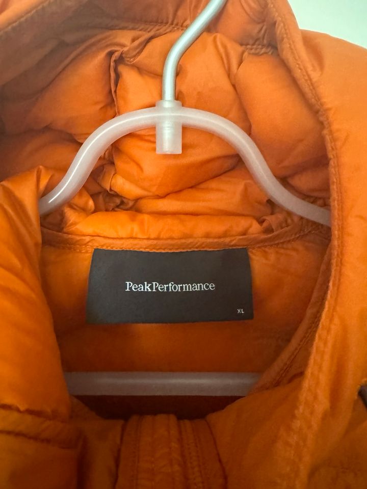 Peak Performance Helium Jacke in München