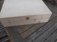 Holzkiste mit Verschluss helles Holz Kiste Box Aufbewahrung Hessen - Hattersheim am Main Vorschau