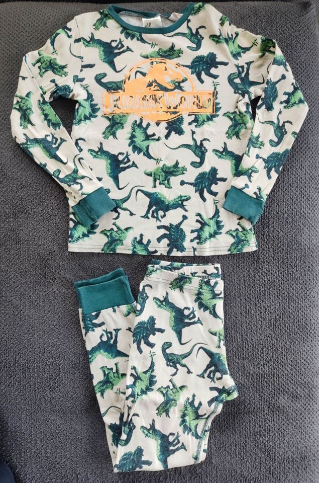 2 x Schlafanzug Pyjama * H&M u.a. * 134/140 * Dino Jurassic World in Oberthulba