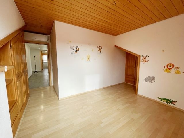 Moderne 4 Zimmer Wohnung mit Vollausstattung in einem 2 Fam. Haus mit Charme in Sersheim