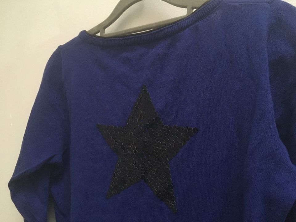 blauer Strickpulli mit Stern von Promod in Berlin