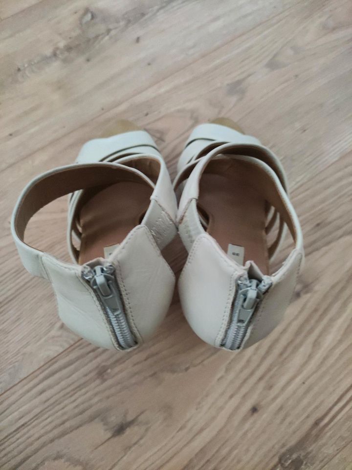 Mango Leder Sandalen Sandaletten Gr. 39 in Bremen