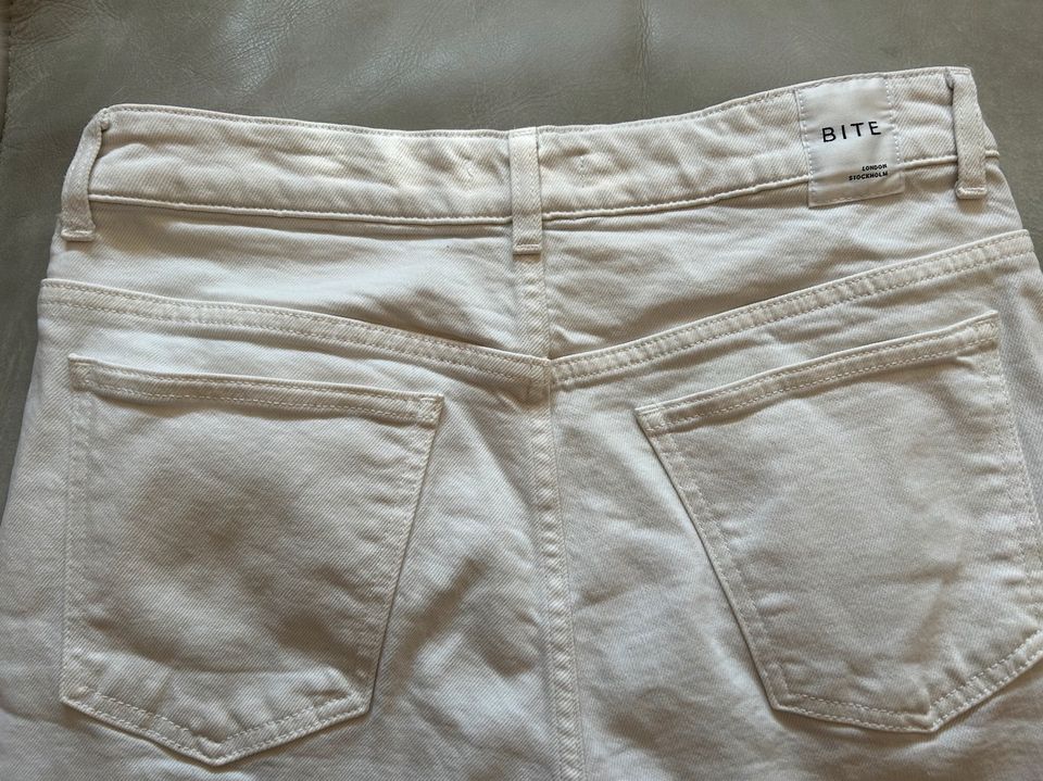 Damen Jeans von BITE Stockholm Creme weiß W31/L32 weites Bein in Bielefeld