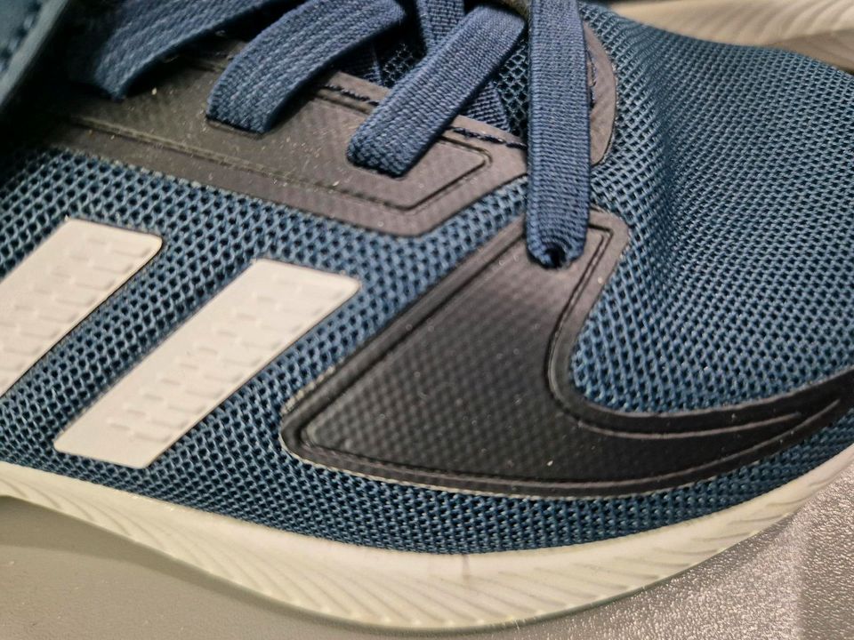 Adidas Schuhe Sneaker 30.5 in Reinbek