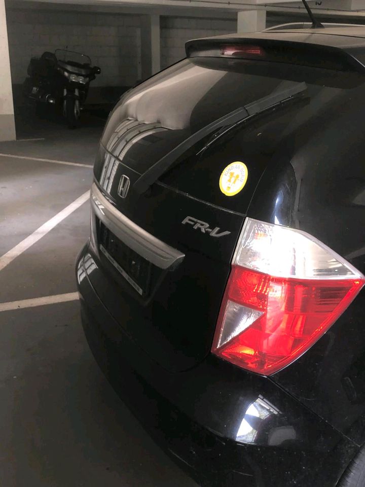 Ich biete mein sehr gepflegtes  Honda  FR-V in Würzburg