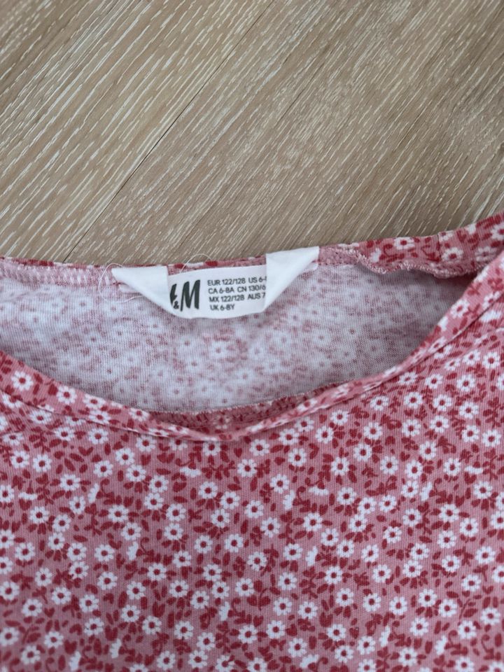 Top Shirt, Größe 122/128, H&M, rot-weiß mit Blümchen in Ahaus