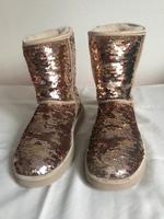 Tolle UGG Boots Gr 38 mit Gold Pailletten rar bequem Lammfell Neuhausen-Nymphenburg - Neuhausen Vorschau