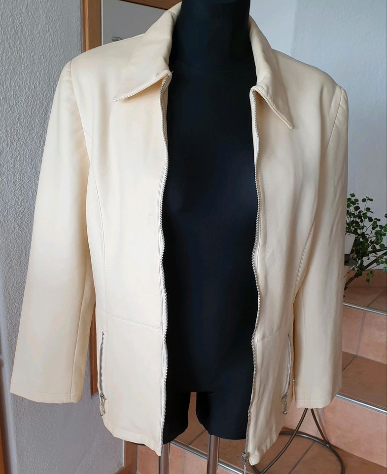 ⚘ Boysen's Jacke in Creme, Größe 40, tailliert, inklusive Schal in Bad Saulgau