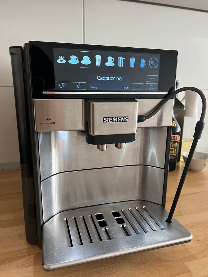Kaffeemaschine von Siemens EQ 6 s700 in Karlsruhe