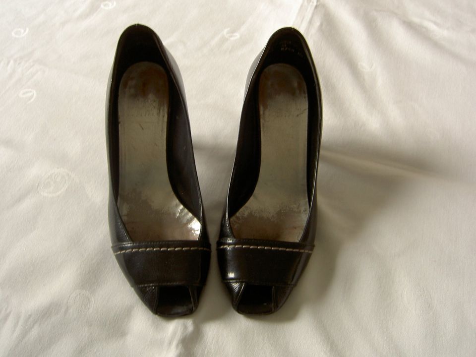 Peeptoe-Pumps von Högl schwarz Lackleder, Gr. 4(37), gut erhalten in Tittling