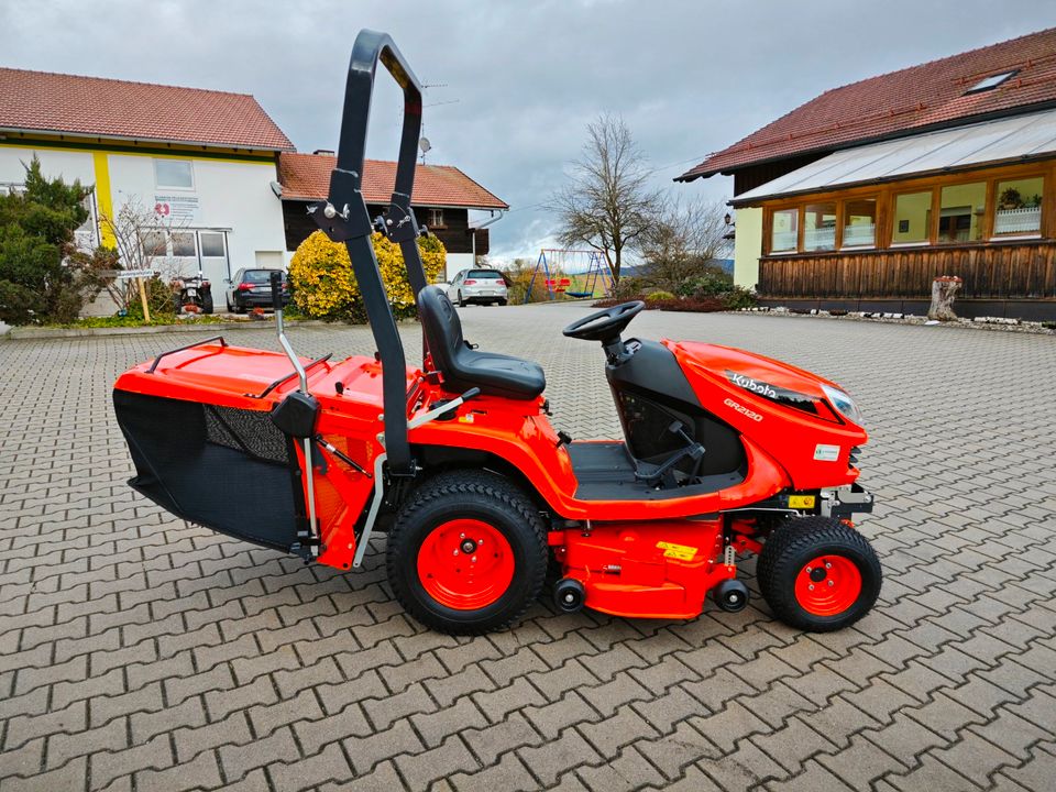 Kubota GR 2120 R Rasentraktor Diesel Garten Allrad Traktor in Eging am See