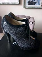Chanel Schuhe, Boots, Highlights Heels, Boucle,Gr.37,5 Hamburg-Nord - Hamburg Groß Borstel Vorschau
