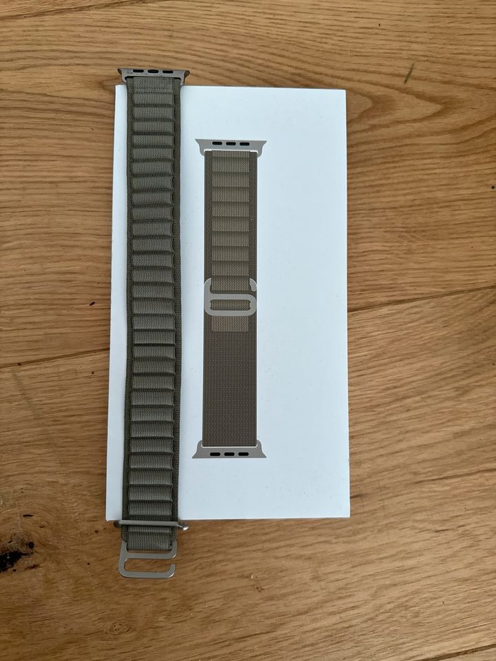 Apple Watch Armband Alpine Loop 49mm M in Düsseldorf