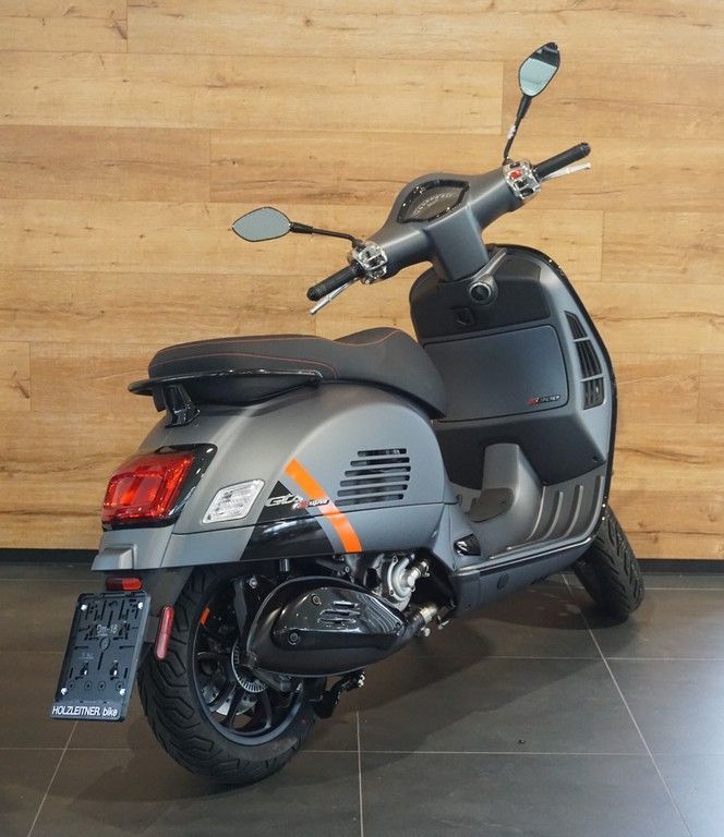 Vespa GTS 300 Super Sport HPE / viele Farben am Lager in Winhöring