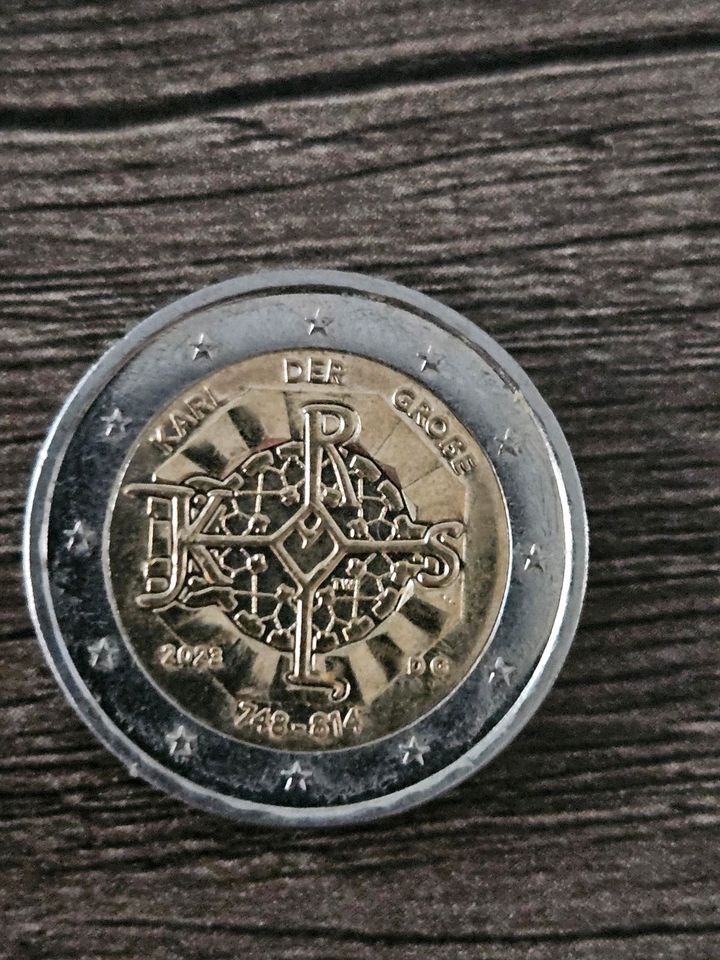 Wertvolle 2 €  Münze./ Kaiser Karl der Große Porträt Münze in Lahnau