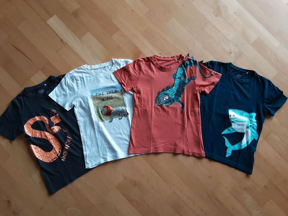Kleiderpaket T-Shirts Größe 128 NEUWERTIG in Nordwalde