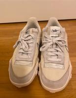 Turnschuhe weiß grau Nike 40 Schuhe Damen Köln - Bayenthal Vorschau