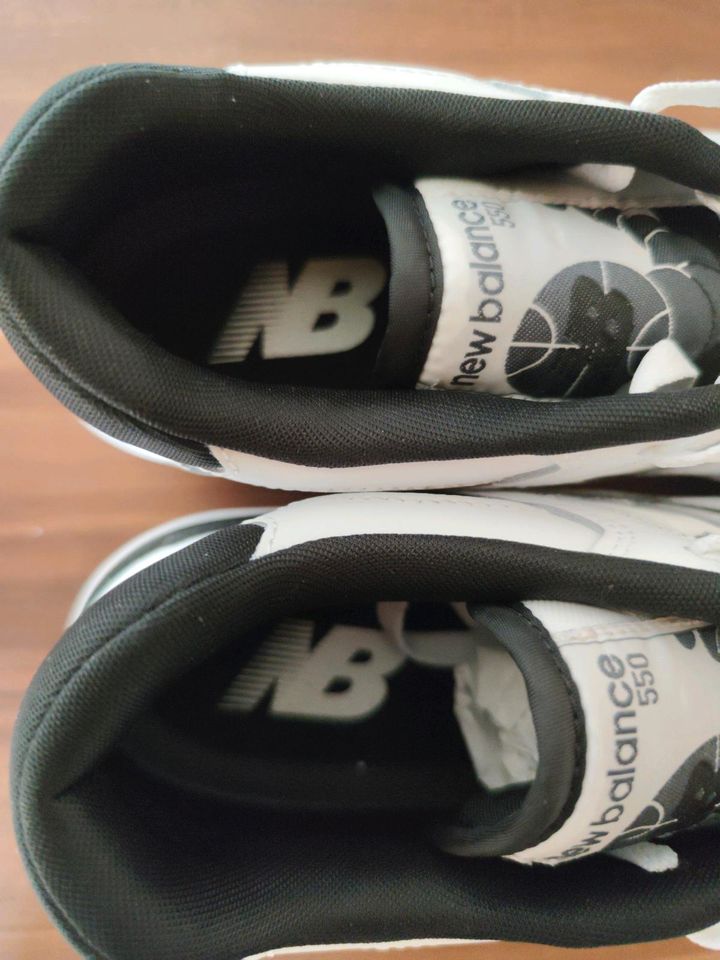 New Balance 550 Sneaker, weiß, schwarz, Größe 42 in Schwarzenbruck