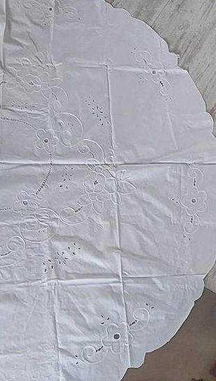 Antike alte Tischdecke Rund mit Muster guter Zustand DM 163 cm in Oebisfelde-Weferlingen