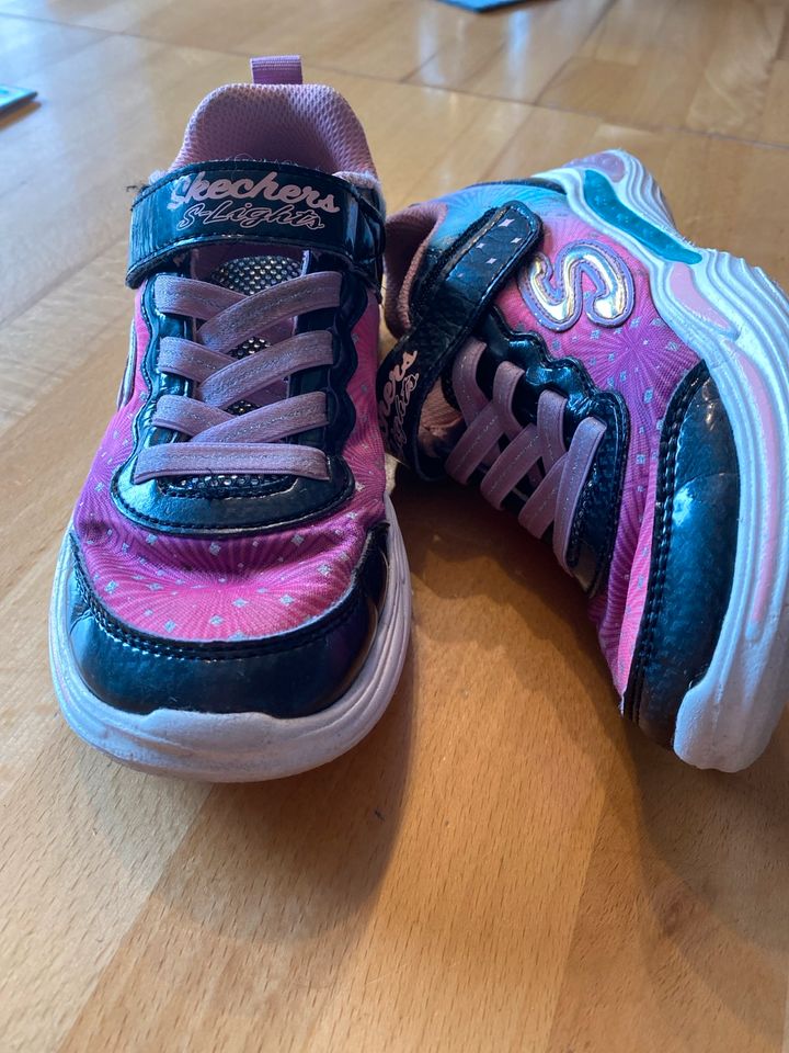 Skechers Sneaker mit Blinkfunktion Gr. 31 in Fronhausen