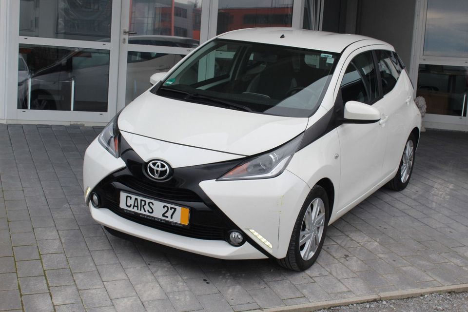 Toyota Aygo AYGO x-play touch Klima Alu Kamera in Neuenstadt