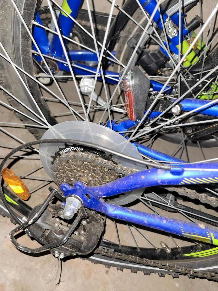Fahrrad 24 Zoll Kinderfahrrad - Reifen evtl defekt - in Berlin