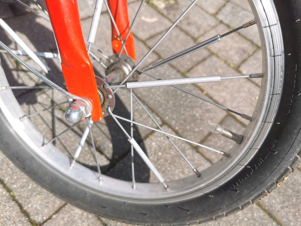 Puky rot 16 Zoll mit Fahrradfahne in Leverkusen