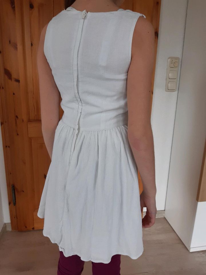 Schickes weißes Sommer-Kleid mit Häkelspitze Top Zustand in Adorf-Vogtland