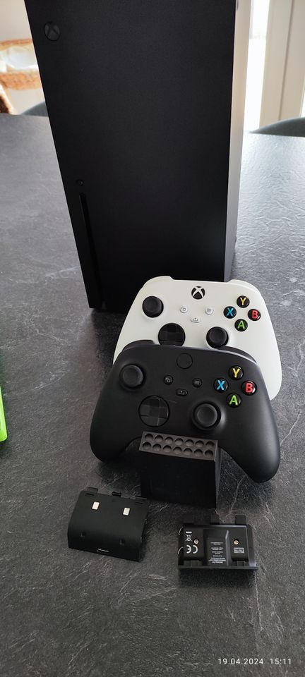 XBOX Series X 1TB incl Spiele & Zubehörpaket in Stuttgart