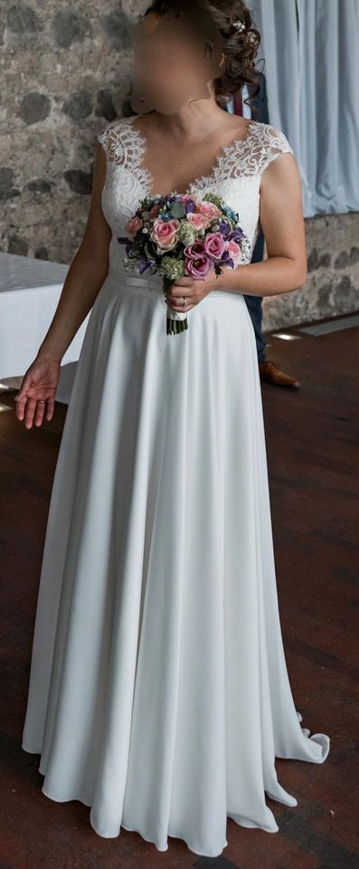 Brautkleid Hochzeit ivory Tattoo-Spitze in Bonn