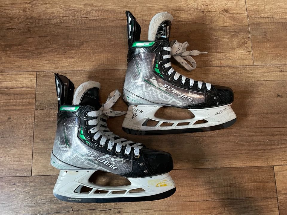 Bauer Hyperlite Eishockey Schlittschuhe in Lampertheim